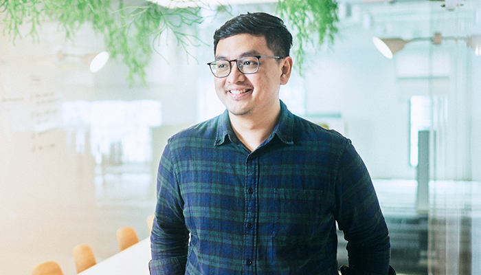 A lady using an ipad