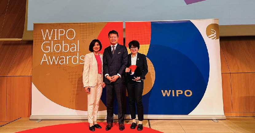 At the Wipo Global Awards in Geneva in 2023, Ms Chng and Ms Chan (pictured with Mr Daren Tang, director general of the World Intellectual Property Organisation) received a winner’s trophy as Flexxon was one of the seven winners