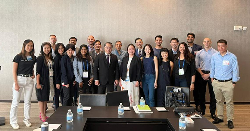 Ms Chng (front row, third from left) and Ms Chan (front row, fourth from left) with EnterpriseSG’s deputy managing director for Markets Tan Soon Kim (front row, sixth from left) with the Singapore delegation and EnterpriseSG’s US partners at SelectUSA investment summit.