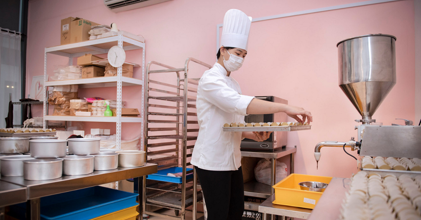 The automated batter dispenser (right) has not only helped to free up employees’ time for other tasks, but also enabled RÒA to ramp up production significantly